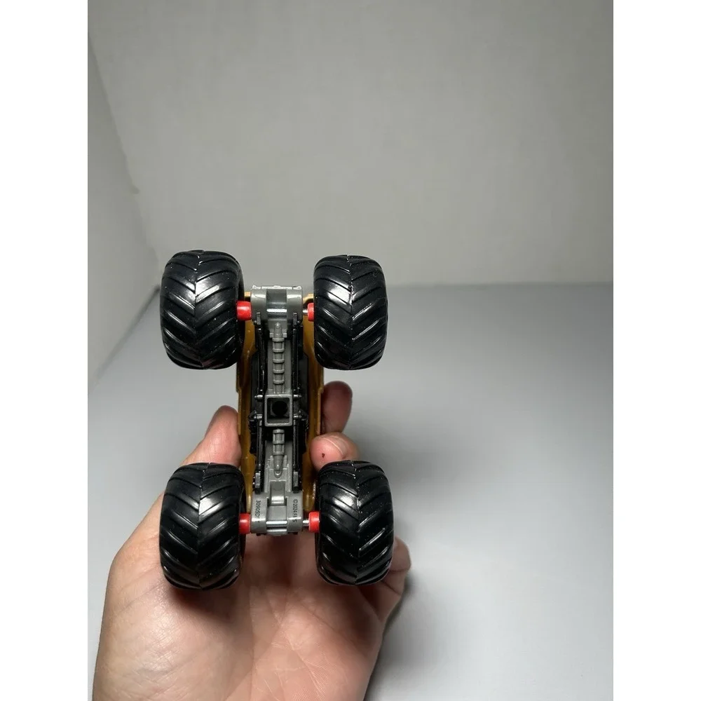 Hot‎ Wheels Monster Jam Mutt Red Tongue Brown Dog 2010 Freestyle Champion Rare